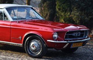 Retro FORD MUSTANG 1967 kabriolet