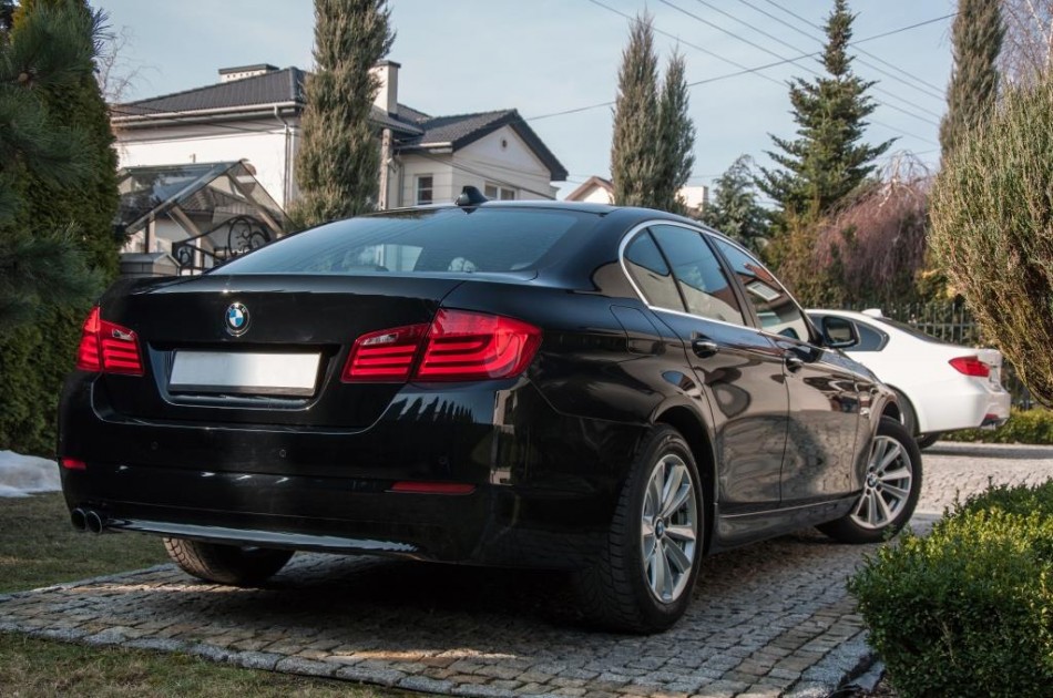 BMW 5 piękna, czarna, VIP, tanio, dojazd do 100km od