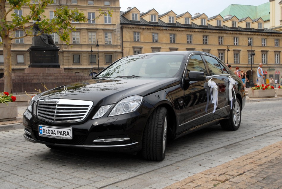 Czarny nowy Mercedes EKlasa 2012 Auto do ślubu Warszawa
