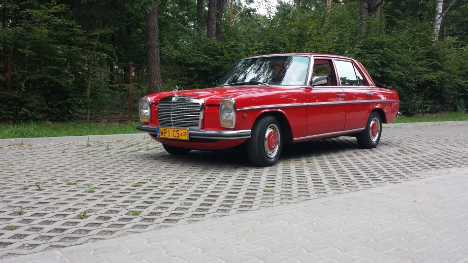 Czerwony Mercedes W115 1976r Auto Do lubu Piaseczno Czerwony Mercedes W115 1976r Auto Do lubu Piaseczno