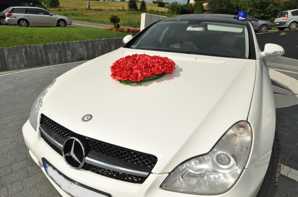 Samochód Auto Mercedes CLS biały do ślubu Auto do ślubu