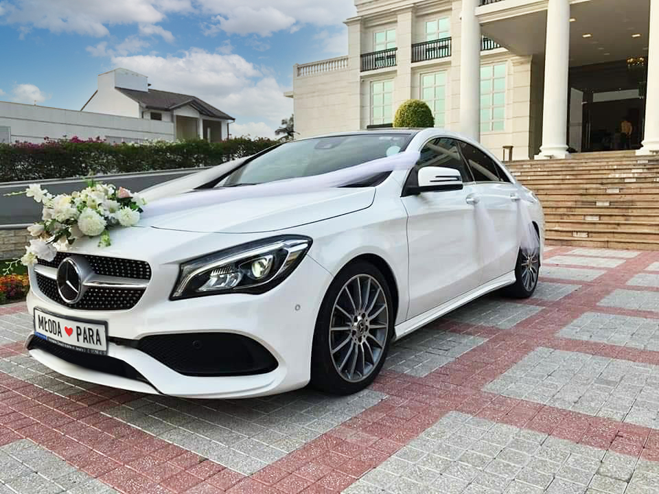 Biały luksusowy samochód do Ślubu Mercedes CLA Auto do
