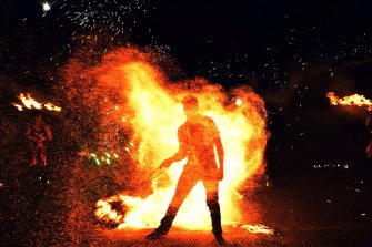 enigma teatr ognia fireshow taniec z ogniem pokazy ognia Zawiercie