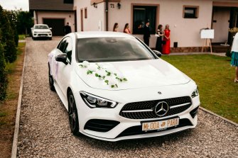 Nowoczesny Biały Mercedes CLA 2022 AMG z kierowcą do ślubu Łęczna