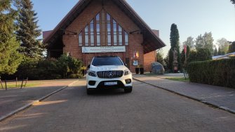 Biały Mercedes Gls z czarnym dachem Grójec