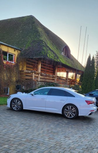 Doświadczenenie i bezpieczeństwo ! Piękne białe Audi Lux nowy model Limuzyna biała perła S-line wnętrze Alkantara czterostrefowa klimatyzacja 🥂🍾Wynajem do ślubu na terenie województwa lubuskiego Wraz z odpowiednio ubranym kierowcą. 599 zł Do uzgodnienia..🫶⭐️🥂🍾 
Usługa wynajmu do ślubu obejmuje:
- dojazd do domu Pana Młodego
- dojazd do domu Panny Młodej
- dojazd do kościoła/urzędu stanu cywilnego
- dojazd do sali weselnej  599 zł. Do uzgodnienia. Zielona Góra