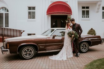 Auto do ślubu - Ponadczasowy i niepowtarzalny Pontiac GP  Olsztyn 