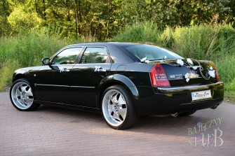 Auto do Ślubu Chrysler 300c czarna perła na 22 calowych felgach. Rybnik