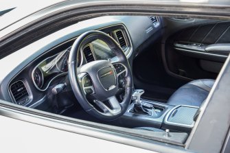 Biały Dodge Charger V6 na ślub Toruń