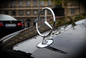 Czarny nowy Mercedes E-Klasa 2012 Warszawa