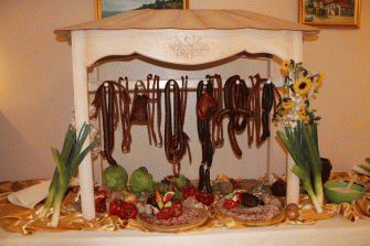 Stół staropolski na sali weselnej hotelu Victoria Bolszewo