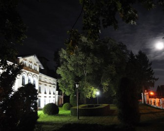 Pałac Nocą Kłanino