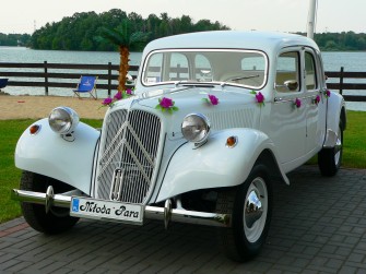 Biały Citroen Traction Avant - idealne auto na ślub Katowice