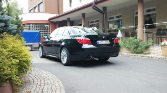 Auto do ślubu na wesele czarne BMW 5 M-pakiet Częstochowa i okolice 