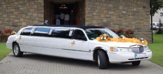 DO ŚLUBU LIMUZYNĄ LINCOLN TOWN CAR 9 METROWĄ BIAŁĄ Konin