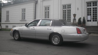 Piękna limuzyna Lincoln, wynajem na śluby oraz inne uroczystości Warszawa