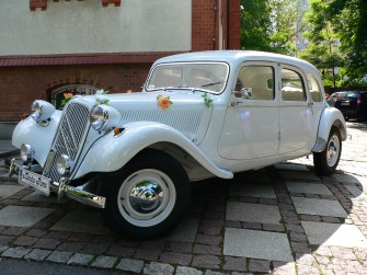 Biały Citroen Traction Avant - idealne auto na ślub Katowice
