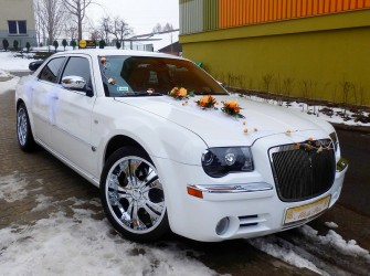 Chrysler 300C śnieznobiały i czarny na ślub i wesele Katowice 