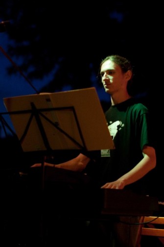 Przemek- keyboard, pianino elektroniczne, akordeon, wokal Turek