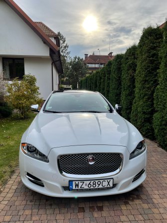 Biały Jaguar XJL Łomianki