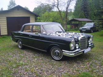 Zabytkowy Mercedes W111 z 1964 Halinów