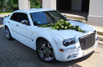 Chrysler 300C śnieznobiały i czarny na ślub i wesele Katowice