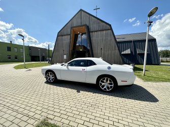 Auto - Samochód do ślubu - czerwone skóry - biały Dodge Challanger Ruda Śląska