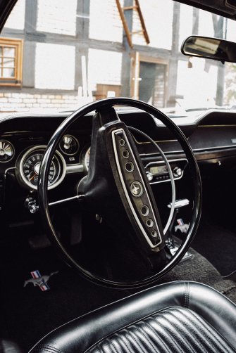 Ford Mustang złoty 1968 Gdańsk