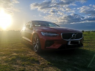 Volvo S60 Czerwoną strzałą do ślubu Warszawa