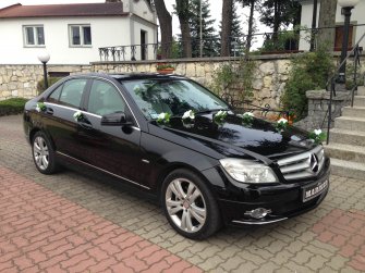 Czarny Mercedes C200 do ślubu Żabno