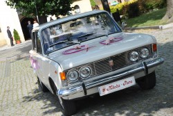 Fiat 125p 1975 r. - wynajem samochodu do ślubu - KLASYK Żagań