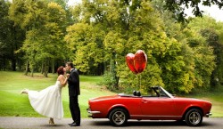 Zabytkowy sportowy kabriolet, klasyczne Fiat 125p 500 oraz motocykl Wodzisław Śląski
