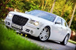 Chrysler 300c w kolorze bia³ym - wyj±tkowy tuning!! Bochnia