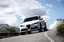 Piekna Alfa Romeo Stelvio na Twój Ślub Kraków