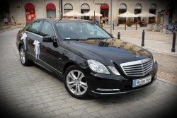 Czarny nowy Mercedes E-Klasa 2012 Warszawa