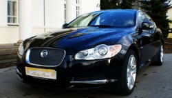 Czarny jaguar XF Pruszków