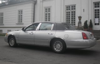 Piękna limuzyna Lincoln, wynajem na śluby oraz inne uroczystości Warszawa
