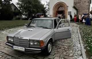 Przepiękny zabytkowy Mercedes W123 Wrocław