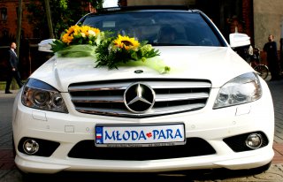 Biały Mercedes do ślubu Żyrardów