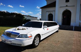 Biała Limuzyna LINCOLN TOWN CAR do ślubu Tuchola