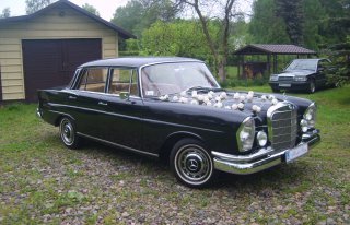 Zabytkowy Mercedes W111 z 1964 Halinów