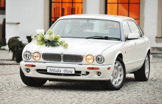 Perłowy Jaguar Samochód do Ślubu - wynajem Skawina